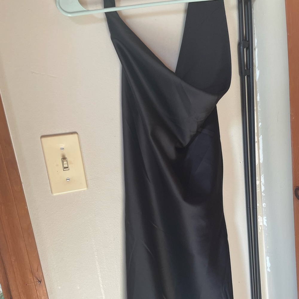Open front and back dress. Runs a bit small, more like a size 4, in my opinion.